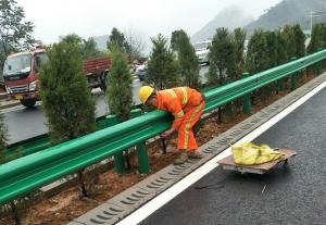 宜阳县高速路口段安装中间分隔带波形XVDEVIOS安卓免费安装包地址